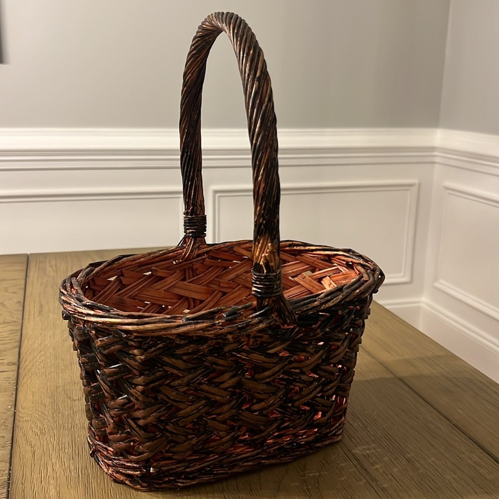 vintage oval woven basket with handle ~ dark finish - Picture 3 of 7